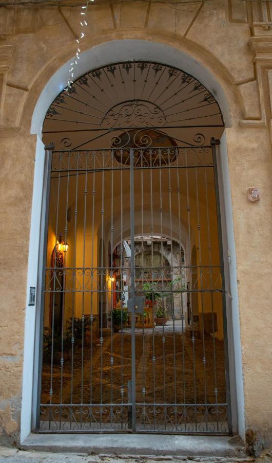 La Maison A La Cathedral Palermo Exterior foto